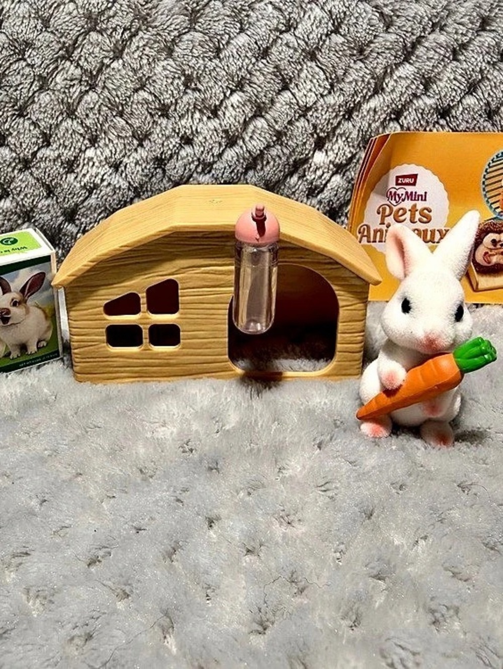 Zuru My Mini Pets Series 1 - Rabbit Hutch Set Brown & White